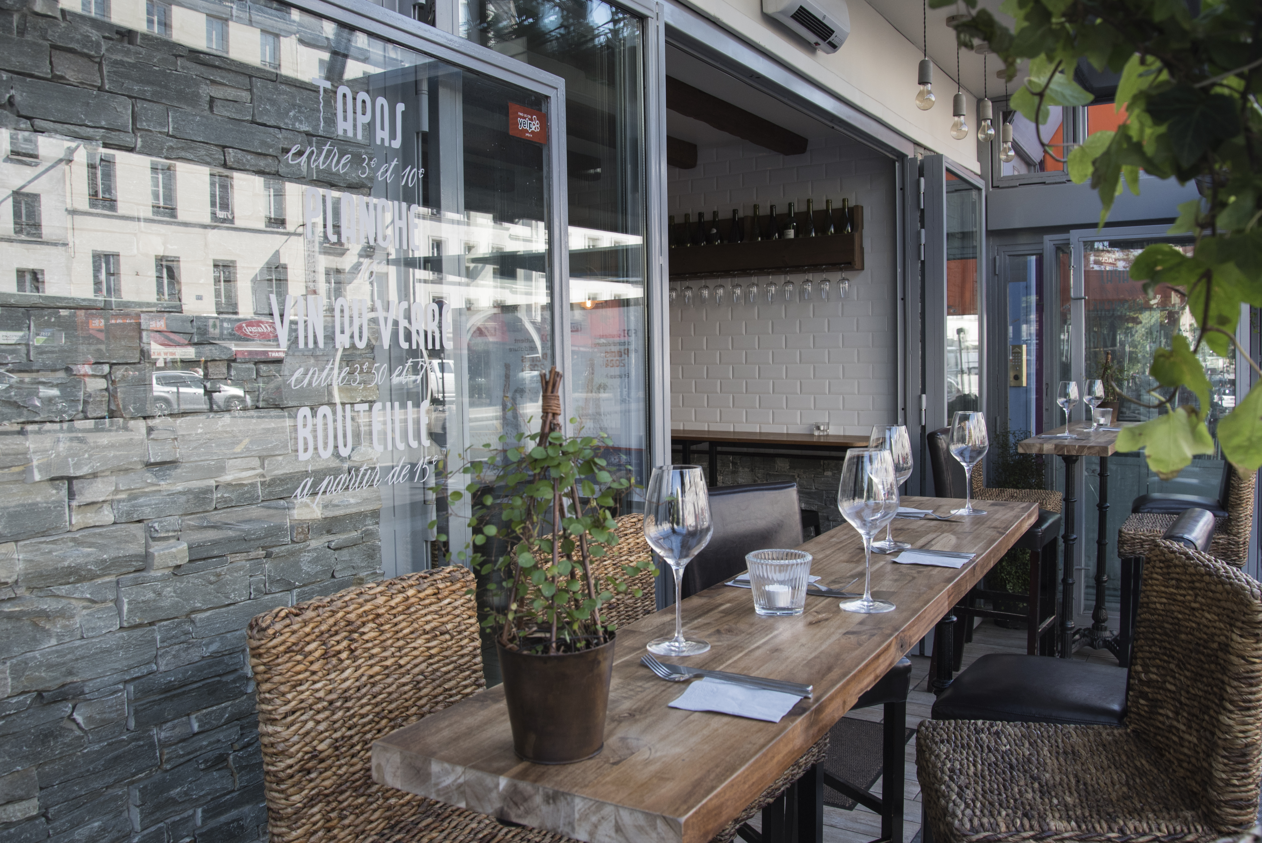 L'Antre potes - bar à vin - vin bio - vin nature - restaurant paris - terroir - charcuteries - fromage - burrata - 75012 - 178 rue du faubourg Saint-Antoine - pain poujauran