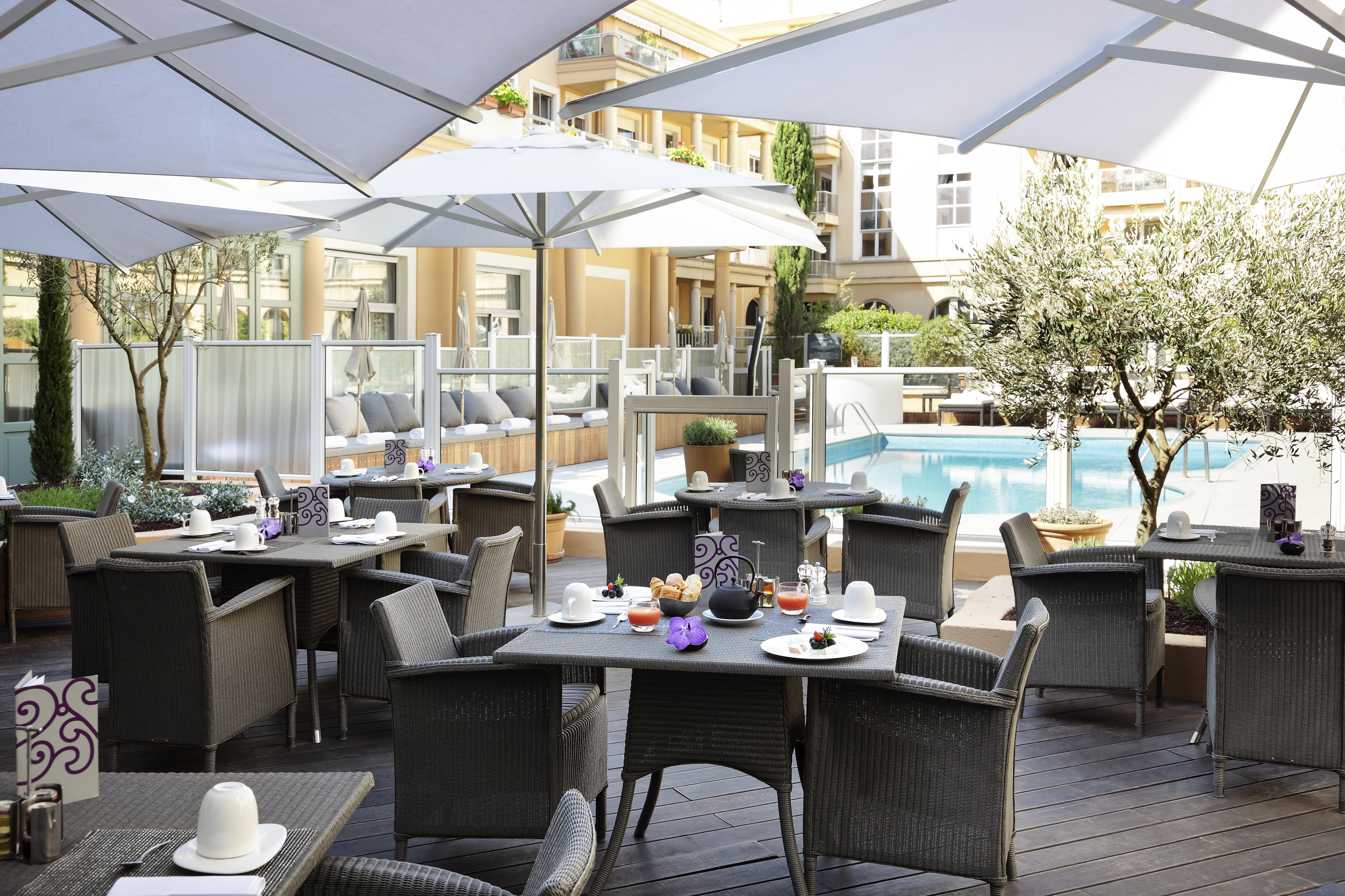 restaurant terrasse ; piscine ; sofitel ; grand hotel roi rené ; aix en provence ; sud de la france ; MGALLERY COLLECTION ; hôtel 4 étoiles 