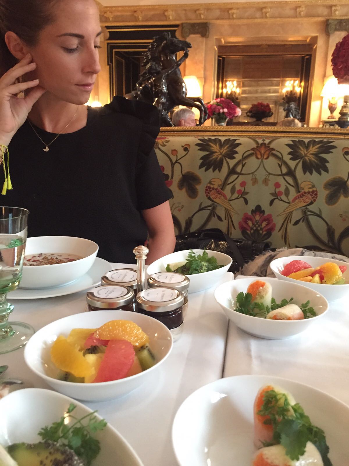 La-Reserve-Paris-La-Pagode-rose-restaurant-paris-luxe-hotel ; healthy ; breakfast ; detox ; petit-dejeuner bien-être