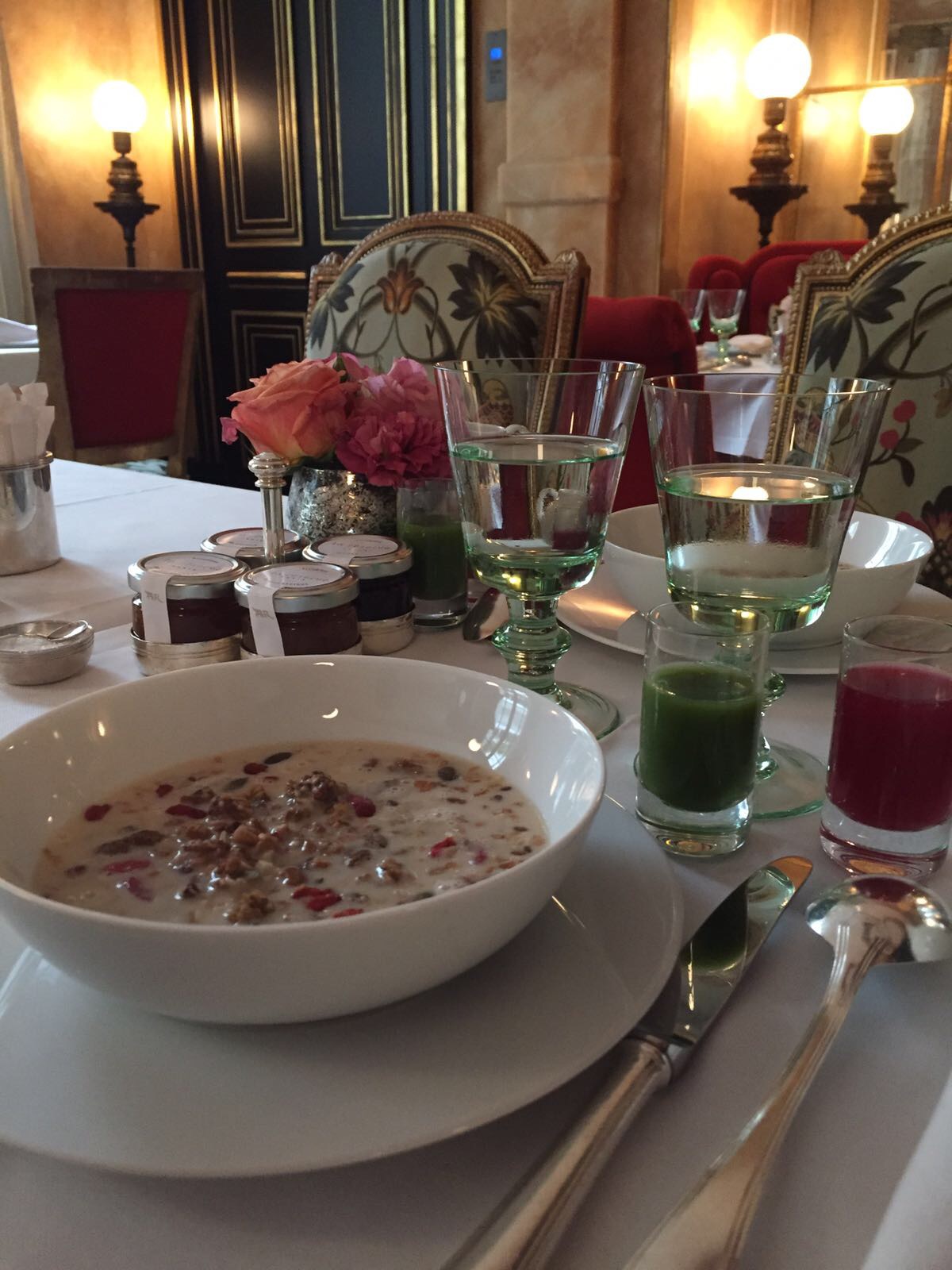 La-Reserve-Paris-La-Pagode-rose-restaurant-paris-luxe-hotel ; healthy ; breakfast ; detox ; petit-dejeuner bien-être