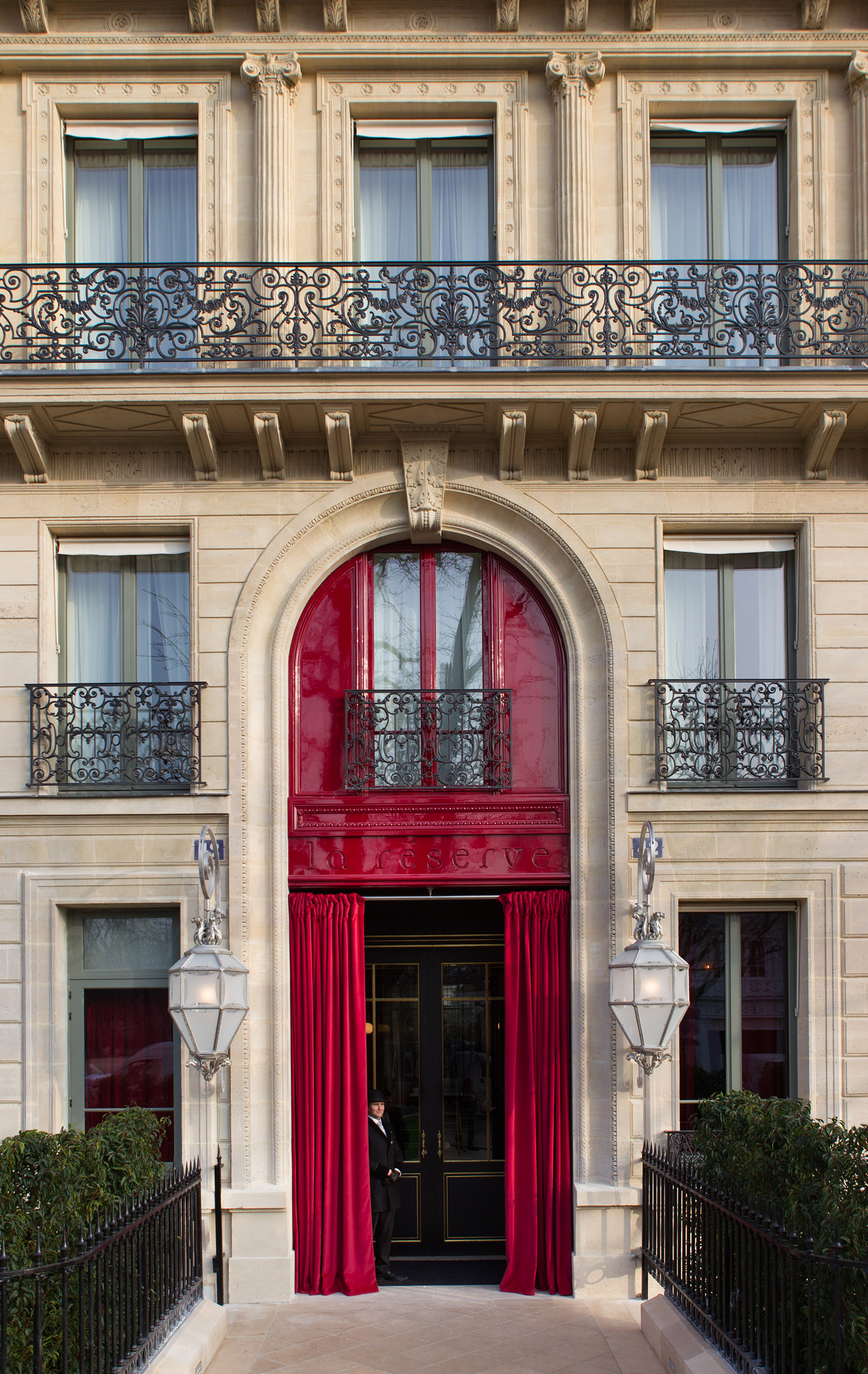 La-Reserve-Paris-La-Pagode-rose-restaurant-paris-luxe-hotel