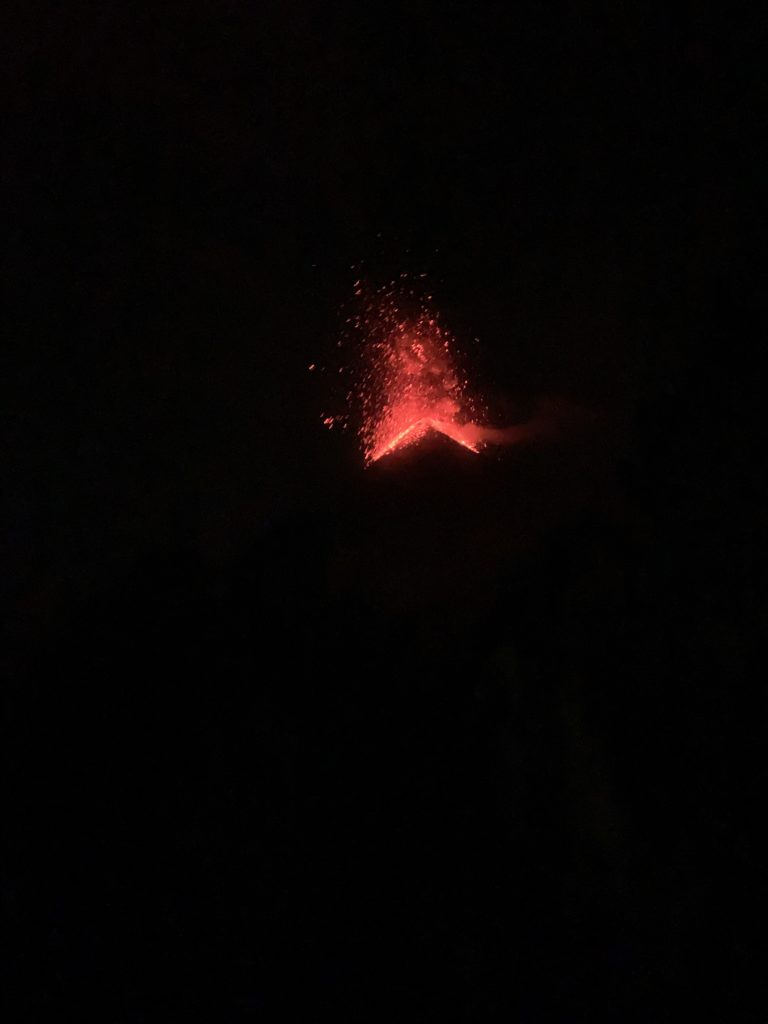 lave ; fuego ; volcan ; Guatemala ; Acatenango